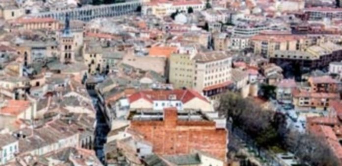 El presidente de la APIC critica la demora en la aprobación del PEAHIS El Plan Especial de Áreas Históricas de Segovia (PEAHIS) afectará al recinto amurallado pero también a barrios extramuros como San Millán