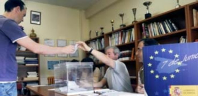 Más de 120.000 segovianos están llamados a votar en 245 colegios Imagen de la jornada de votación de los anteriores comicios europeos del año 2009. / Juan Martín