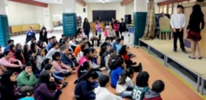 Comienza el espectáculo por la igualdad El Colegio Santa Eulalia ha sido el primero en el que se ha podido ver el resultado del programa. / KAMARERO