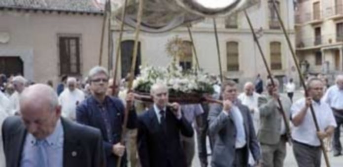 Santa Columba celebra este fin de semana la fiesta de la Catorcena en la parroquia de San Millán El barrio de San Andrés celebró el pasado año la Catorcena. / Juan Martín