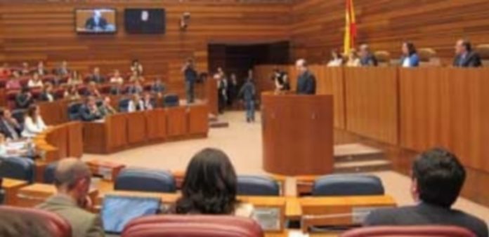 La defensa al sector lácteo centrará la sesión plenaria de las Cortes El presidente de la Junta de Castilla y León