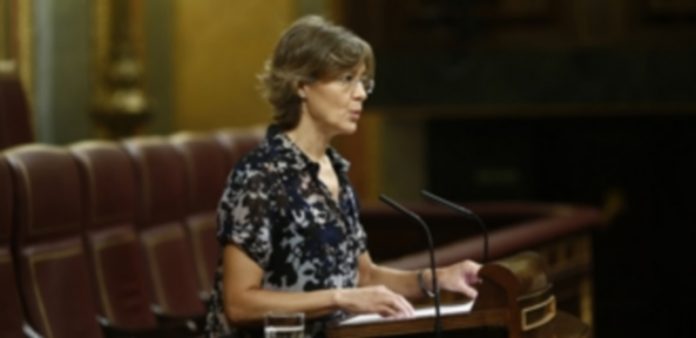 Tejerina ve “importante” subir el precio de intervención de la leche La ministra de Agricultura