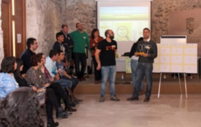 Éxito en el Open Space del incipiente proyecto de empleo dirigido a la juventud local Dinámica de grupo del Open Space del proyecto de empleo joven. / C.N.