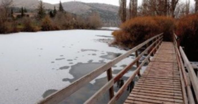 Gobierno y Junta desbloquean el II Plan de Calidad de las Aguas tras dos años de arduas negociaciones El río Duero parcialmente helado a su paso por la capital soriana. /ICAL