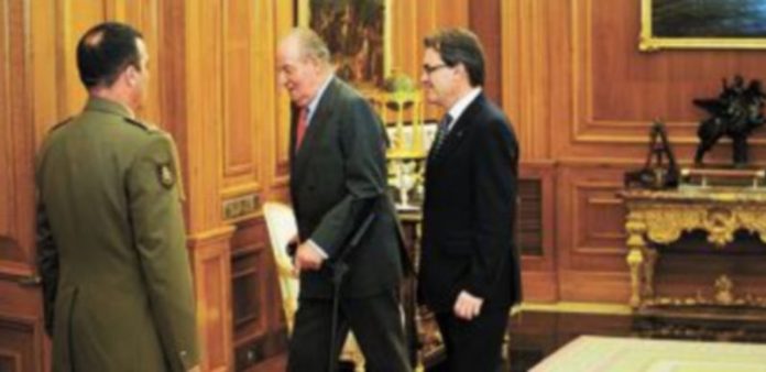 Artur Mas defiende ante el Rey un mejor reparto del objetivo del déficit Don Juan Carlos mantuvo ayer una reunión oficial con el presidente de la ‘Generalitat’. / AFP