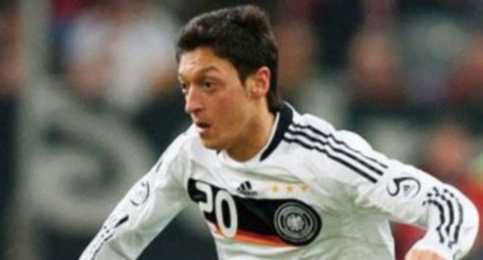 El Real Madrid pujará por Özil El jugador no ha llegado a un acuerdo para renovar con su equipo