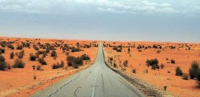Tras las huellas de Al Qaeda La inmensidad del desierto mauritano es una baza que juega en contra de los intentos por encontrar a los ciudadanos occidentales secuestrados por Al Qaeda.