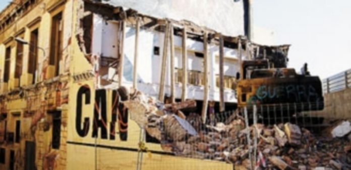 El Ayuntamiento frena el derribo de Can Vies para favorecer el diálogo Estado actual del edificio