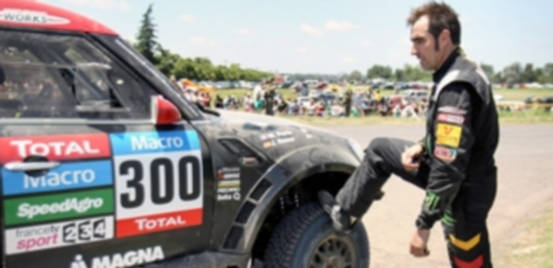 Nani Roma pierde las opciones de revalidar su triunfo de 2014 y Marc Coma comienza tercero