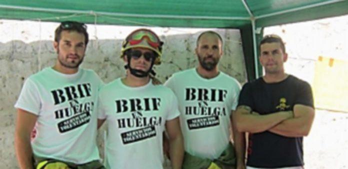 Las Brigadas Forestales recogen firmas en otro día más de huelga Los trabajadores tildan de “exitosa” la huelga prolongada y celebran que se esté “consiguiendo algo” en las negociaciones. / E. P.