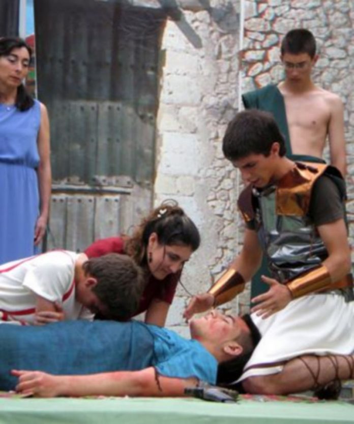 Los Mirmidones estrenan “Las Troyanas” el jueves en el IES Andrés Laguna Los Mirmidones