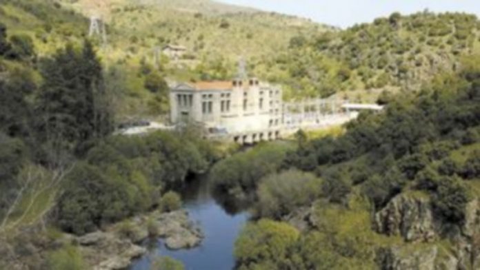 El Plan Hidrológico del Duero obligará a las hidroeléctricas a mantener los caudales ecológicos Central hidroeléctrica de El Burguillo en la provincia de Ávila. / Ical