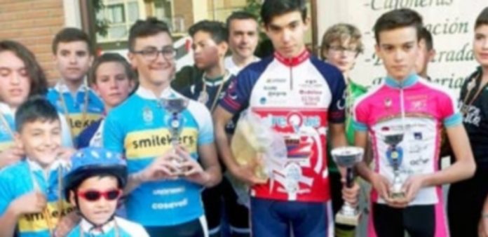 Buen trabajo de las escuelas en la octava edición del Memorial Pedro Jimeno Imagen del podio en la categoría infantil. / EL ADELANTADO