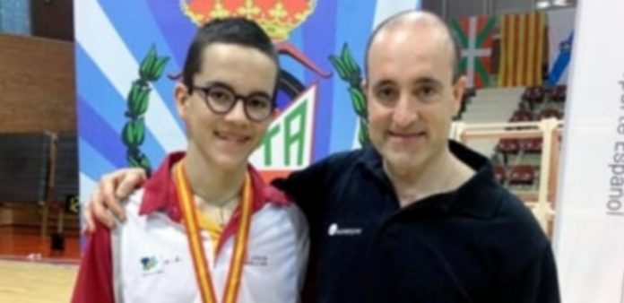 Martín Alonso Martín Alonso Lalanda con su entrenador Juan Antonio Alonso. / E.A.