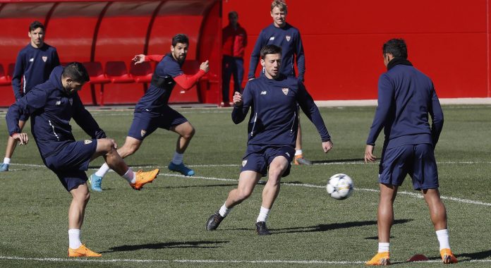 Entrenamiento del Sevilla Los jugadores del Sevilla, en el último entrenamiento antes de recibir esta noche al Manchester United.