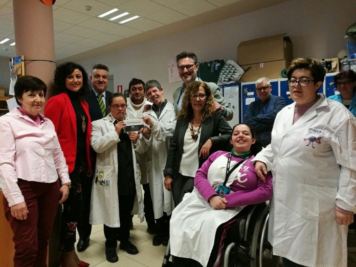 Adisil 1 Los alumnos del taller de Adisil recibieron 3.000 euros de manos de ‘Bankia en Acción’.