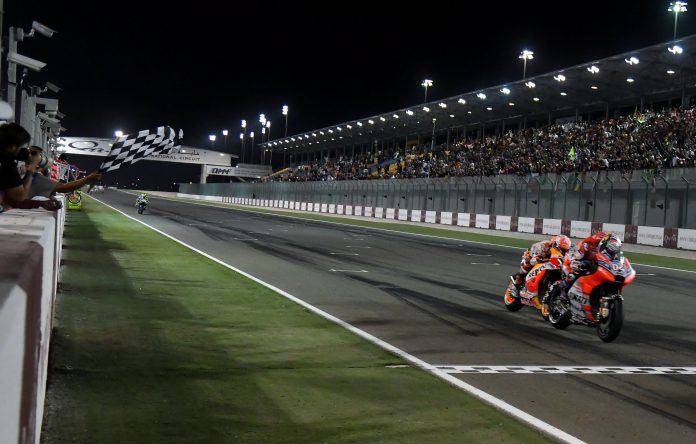 Dovizioso Dovizioso se llevó la primera victoria del año con dos centésimas de ventaja sobre Márquez.