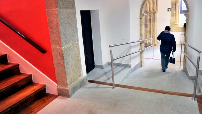 Casa-Lectura-Escaleras-Accesos-Aseos-Ascensor Casa-Lectura-Escaleras-Accesos-Aseos-Ascensor