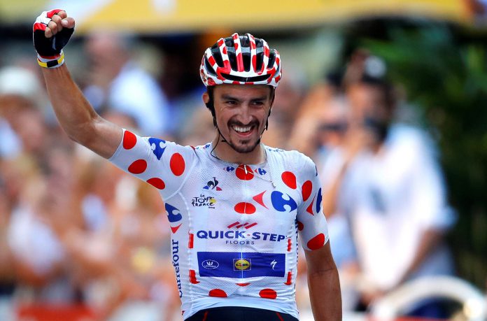 Alaphilippe hace doblete al ganar la primera de los Pirineos Julian Alaphilippe celebra la victoria en Bagneres-de-Luchon, su segundo triunfo de etapa en este Tour de Francia.