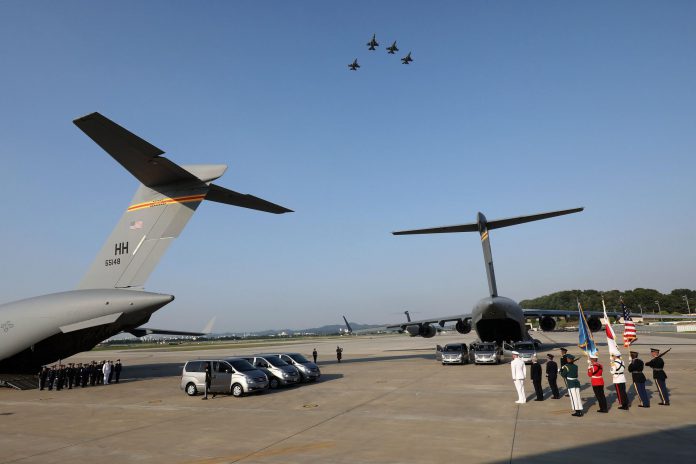 EEUU celebra ceremonia para repatriar restos de caídos en Corea del Norte EEUU celebra ceremonia para repatriar restos de caídos en Corea del Norte
