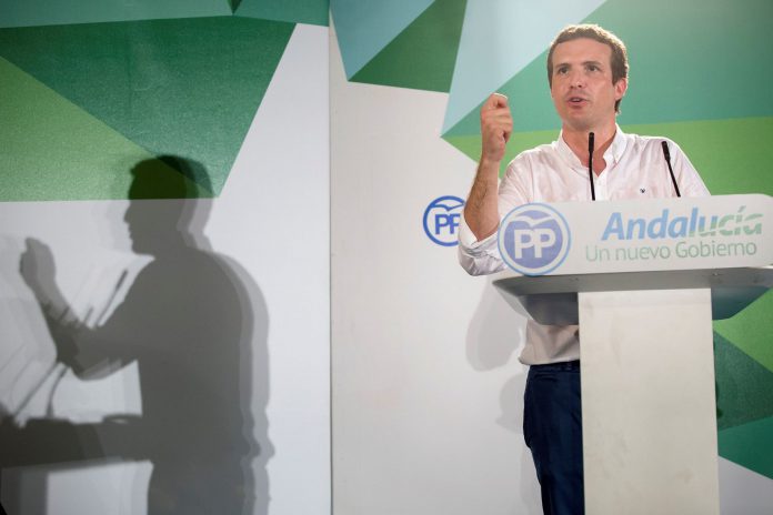 CASADO: SI EL GOBIERNO NO PONE ORDEN EN CATALUÑA, INSTAREMOS EL ARTÍCULO 155 El presidente del Partido Popular, Pablo Casado, ayer en Álora (Málaga).