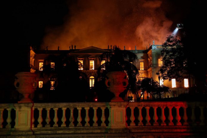 Incendio consume el Museo Nacional de Río de Janeiro Las llamas arrasan el complejo de 200 años de antigüedad y que fue fundado por el rey Juan VI en 1818.