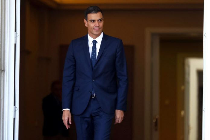 Pedro Sánchez recibe al presidente de La Rioja, José Ignacio Ceniceros. El presidente del Gobierno, Pedro Sánchez, en la Moncloa.