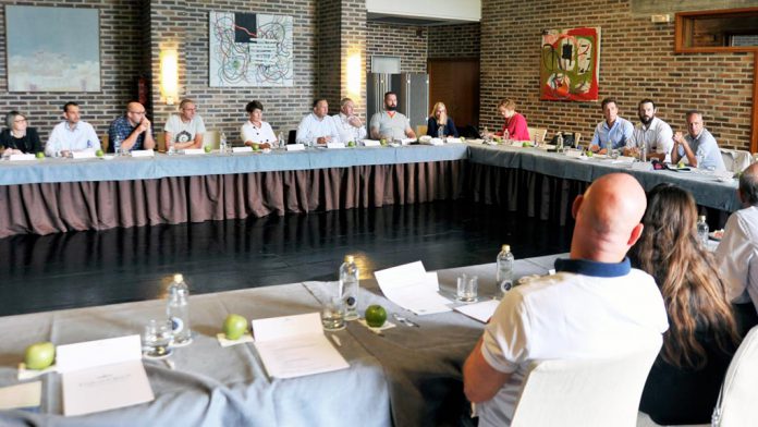 06-1kama_Congreso-Tanatopractores_KAM8863 Los asistentes a la reunión de la Asociación Europea de Embalsamadores en el Parador de Turismo de Segovia.