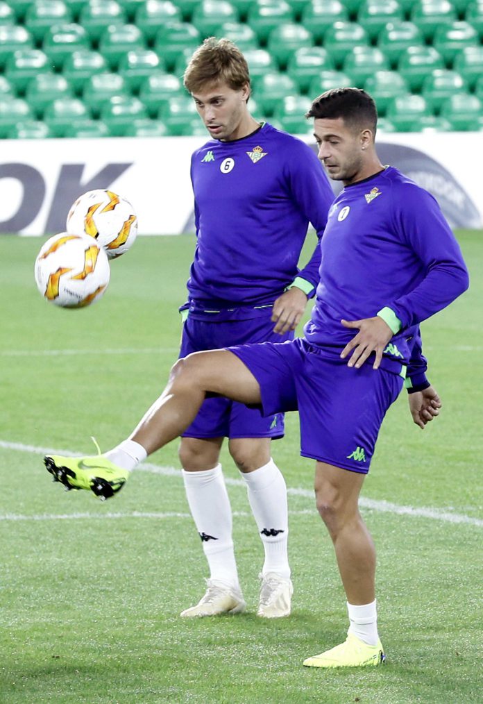 Entrenamiento del Betis antes del partido frente al AC Milan Los jugadores del Betis, en el entrenamiento previo a la visita del Milan.