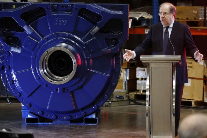 21Region El presidente de la Junta de Castilla y León, Juan Vicente Herrera, visita la fábrica de Siemens en Lerma.