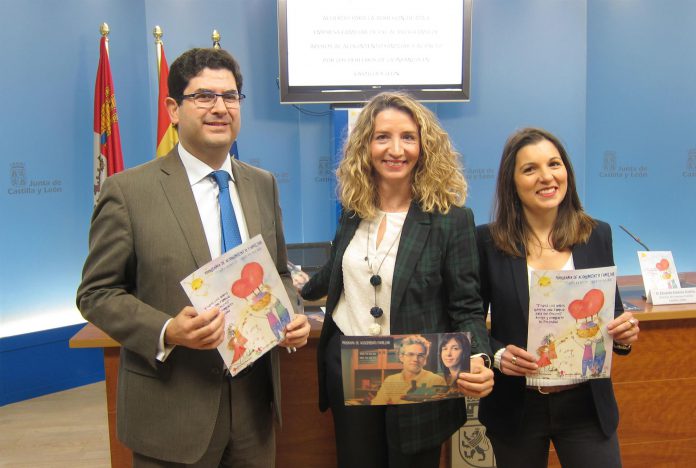 19Region La consejera de Familia, Alicia García, con el director de EFCyL, Eduardo Estévez y la presidenta de ATA, Soraya Mayo.