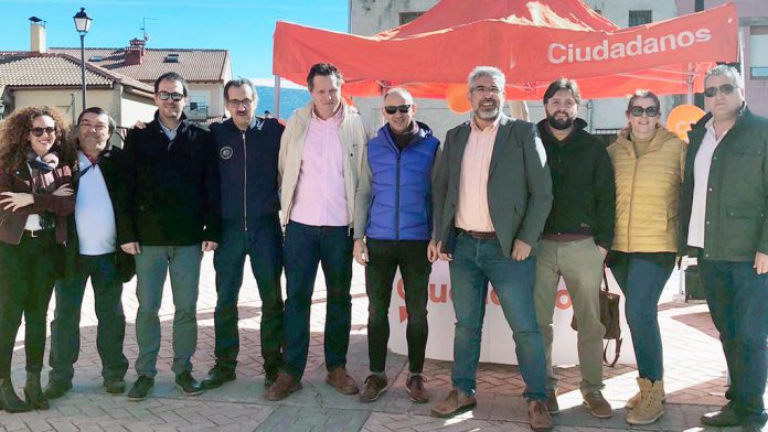 18-2-Palazuelos-Ciudadanos Representantes de Ciudadanos, en Palazuelos. /E.A.