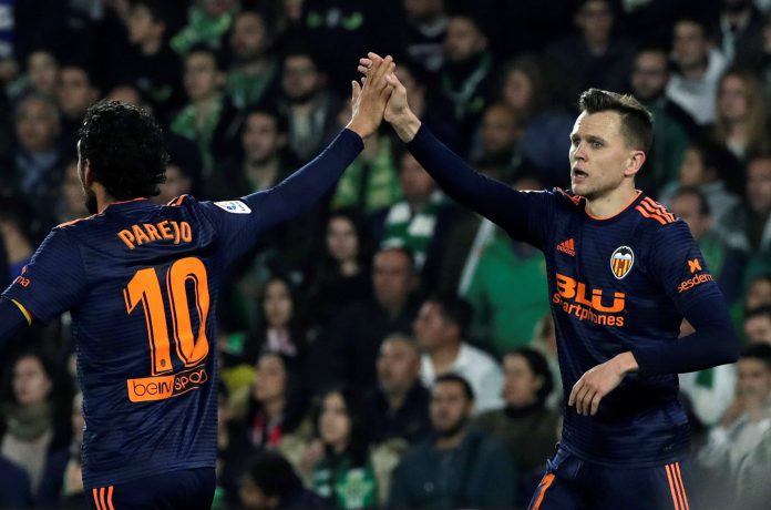 BETIS-VALENCIA Parejo y Chéryshev celebran un gol del Valencia.