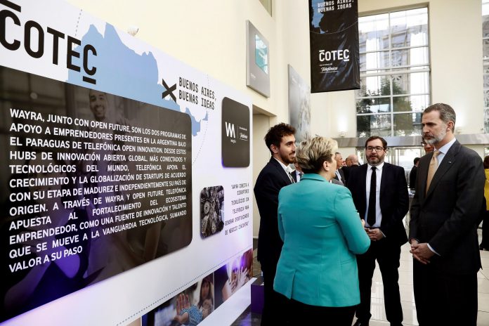 Los reyes de España visitan Argentina El rey Felipe VI durante la visita en Buenos Aires durante un acto sobre innovación tecnológica organizado por COTEC.
