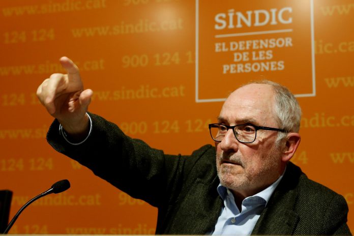 El síndic recomienda a Torra que retire lazos durante el periodo electoral El Defensor del Pueblo catalán, Rafael Ribó, durante su intervención.