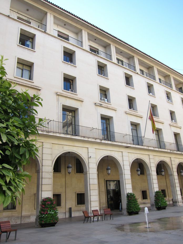30Tribunales La Sección Séptima de la Audiencia de Alicante considera a la acusada autora de un delito de detención ilegal.