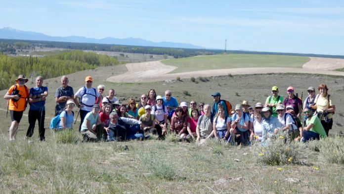48_1-excursion Participantes en la segunda ruta de primavera, que ayer recorrió un magnífico paisaje junto al río Duratón./ el adelantado