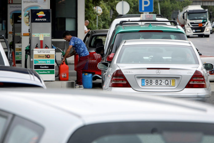 Primeras colas para repostar en Portugal antes de la huelga de transportistas