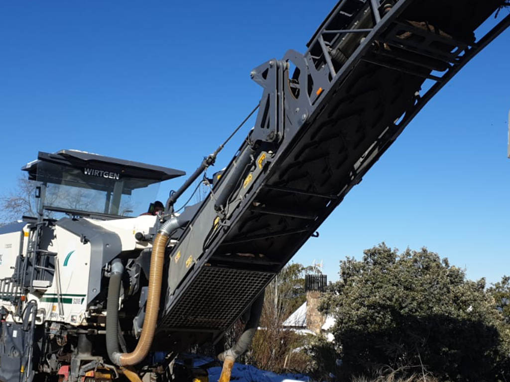 Comienza la mejora del firme de la carretera entre <h3 class='enlacePalabraNoticia'>Madriguera</h3> y <h3 class='enlacePalabraNoticia'>El Muyo</h3>