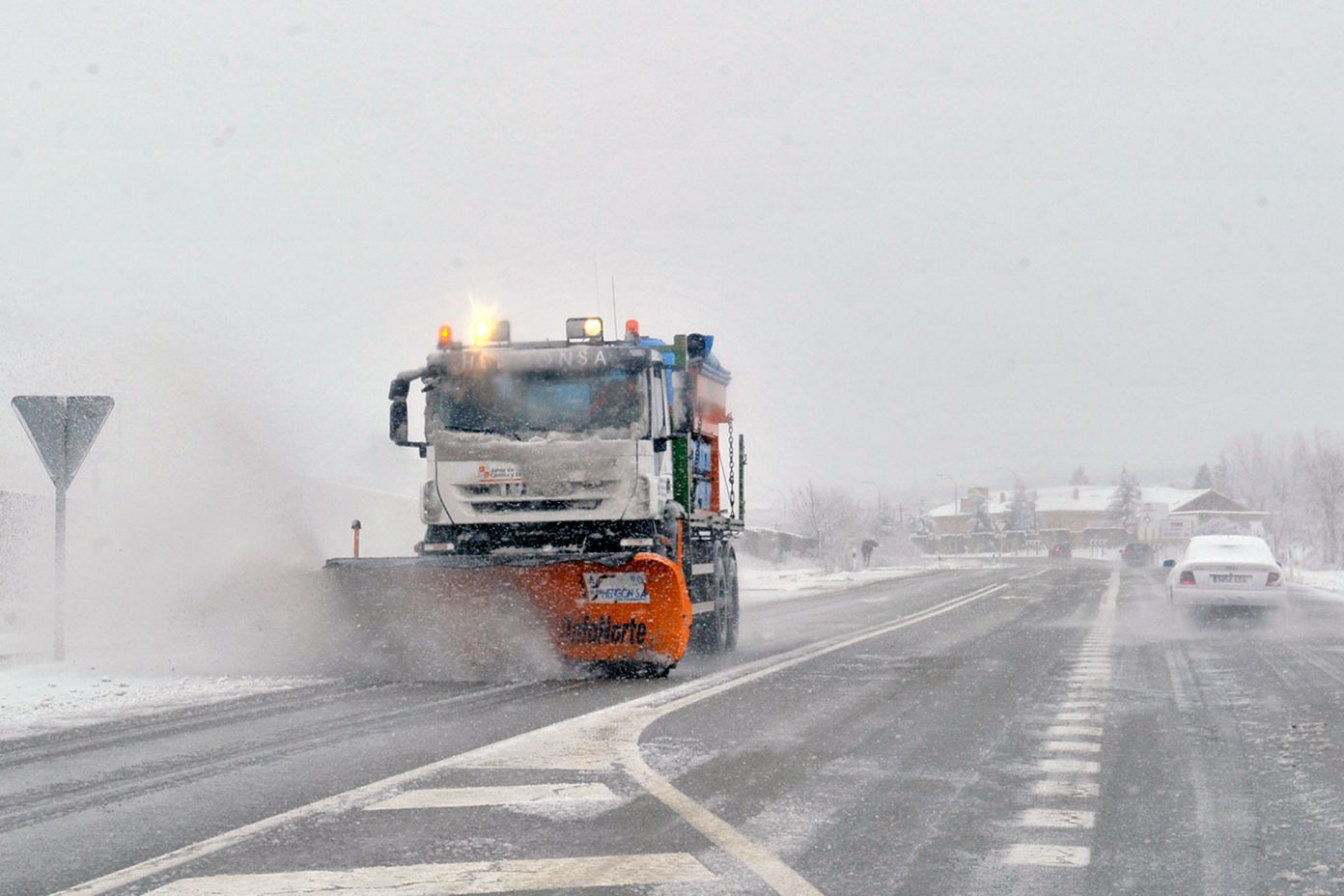 La nieve obliga a usar cadenas en La Granja y Riofr�o de <h3 class='enlacePalabraNoticia'>Riaza</h3>