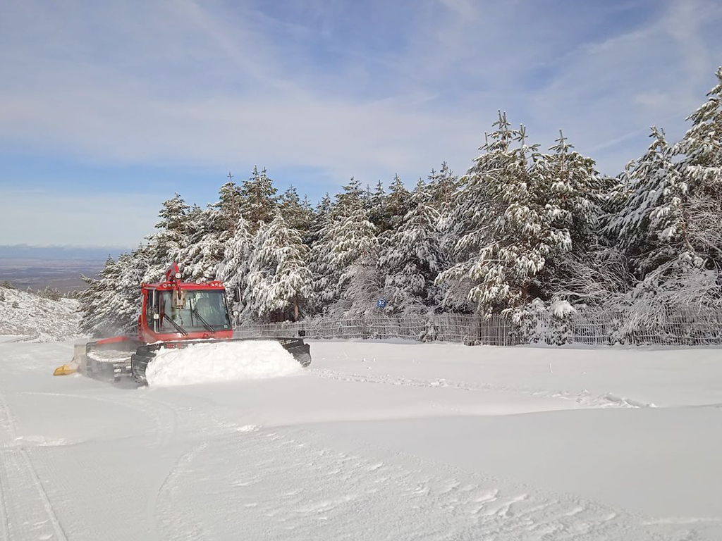 La estaci�n de esqu� de <h3 class='enlacePalabraNoticia'>La Pinilla</h3> reabre ma�ana sus instalaciones