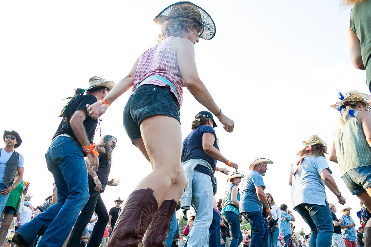 Cuatro mil cowboys a cuarenta grados, en el Country Huercasa Festival