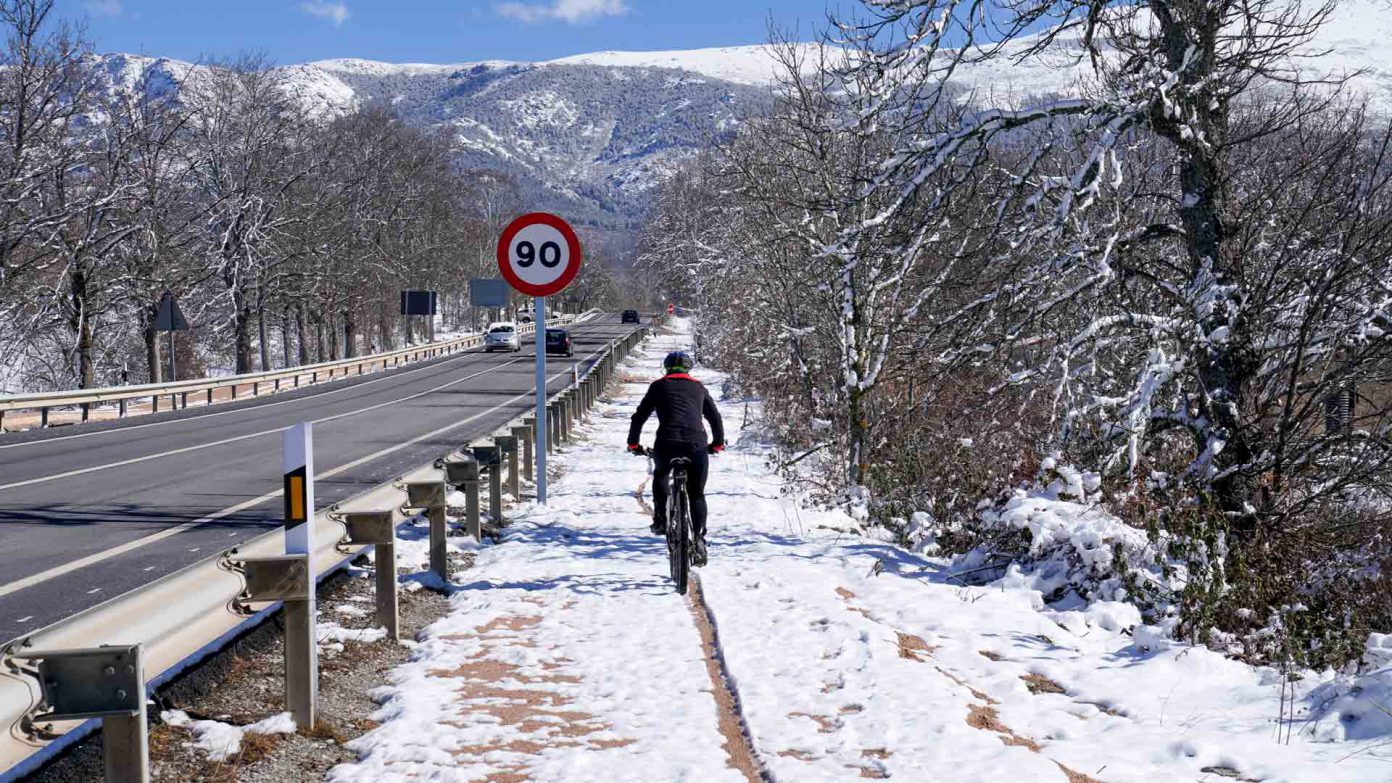 Siete rutas escolares resultaron afectadas ayer en la provincia por la nieve y el hielo