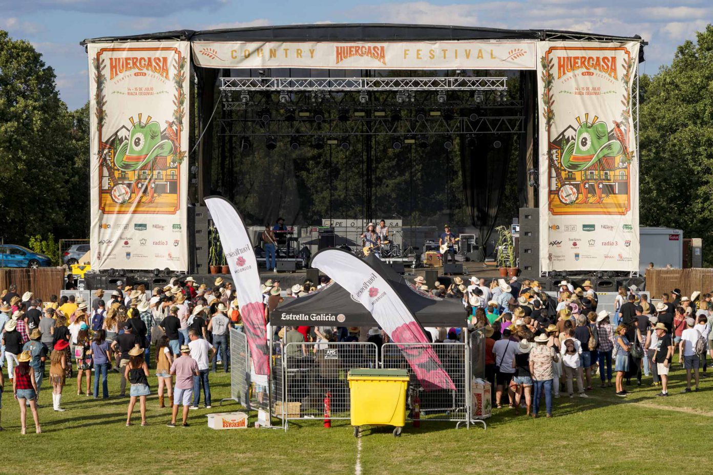 M�s de 12.000 personas acuden al VIII <h3 class='enlacePalabraNoticia'>Huercasa <h3 class='enlacePalabraNoticia'>Country Festival</h3></h3> en <h3 class='enlacePalabraNoticia'>Riaza</h3>