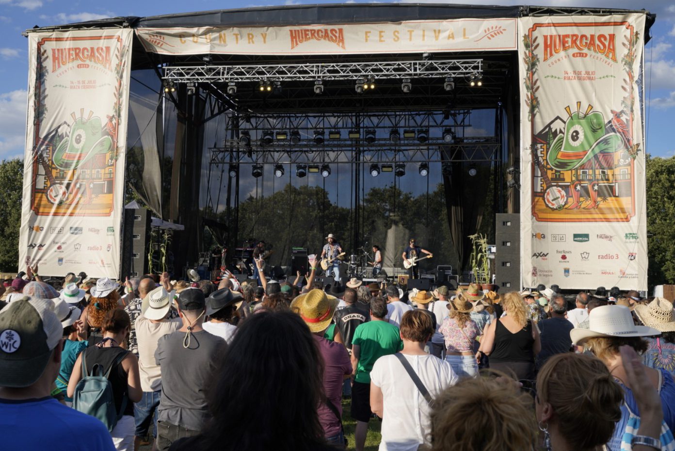 <h3  class='enlacePalabraNoticia'>Riaza</h3> baila este fin de semana a ritmo de country