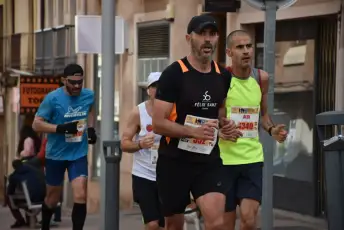 Media Maratón de Segovia, a su paso por la calle José Zorrilla. / A.M.