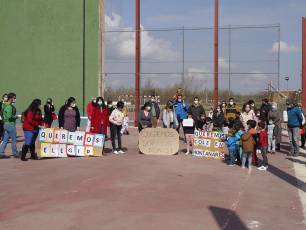 Fontanares Unido se manifiesta bajo el lema 'Queremos cole en Hontanares'