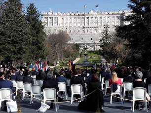 Acto institucional del Día Europeo de las Víctimas del Terrorismo en los jardines del Palacio Real. / EFE