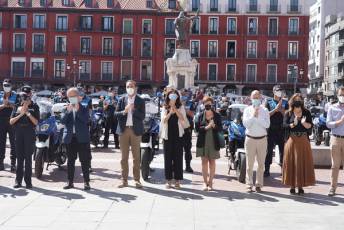 Minuto de silencio por el fallecimiento del policia municipal de Valladolid. / ICAL - DOS SANTOS