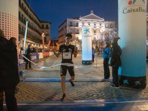 Sergio Prieto, entra primero en la Carrera Fin de Año de Segovia. / ROCÍO PARDOS